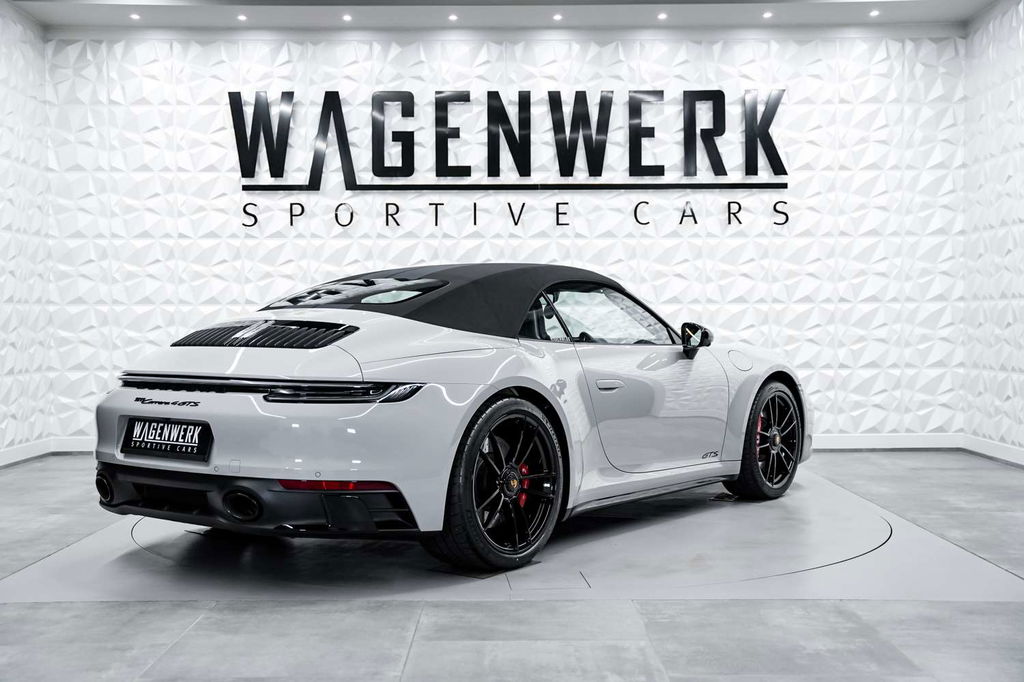 Porsche 992 Carrera 4 GTS