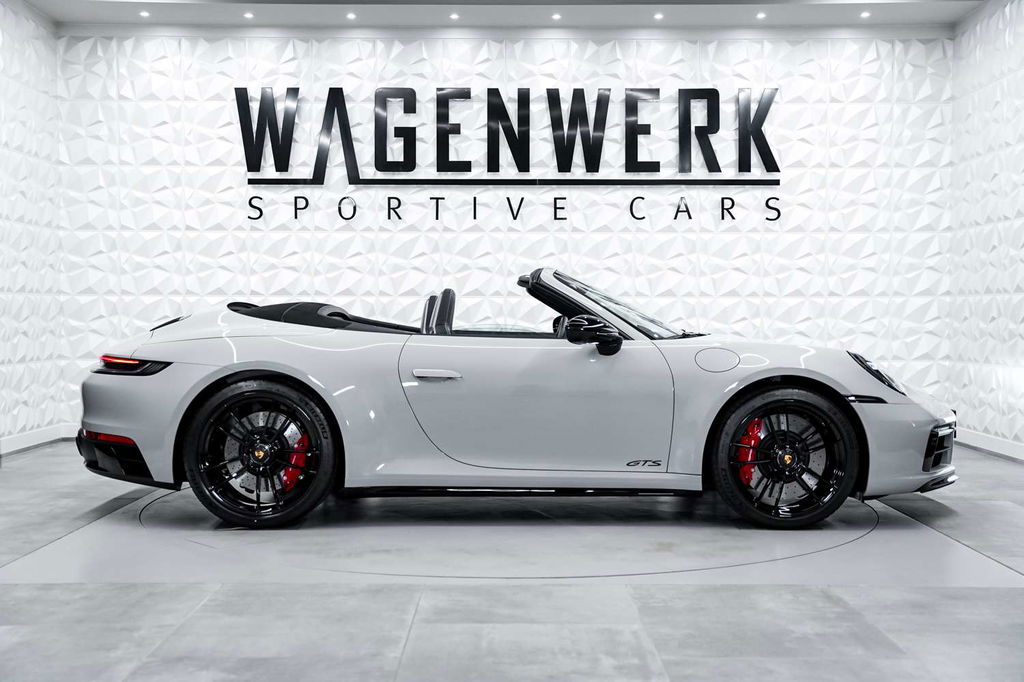 Porsche 992 Carrera 4 GTS