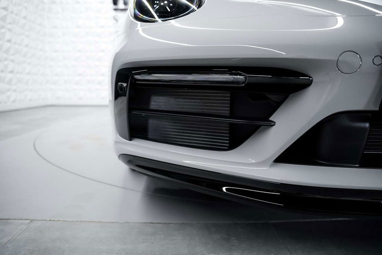 Porsche 992 Carrera 4 GTS