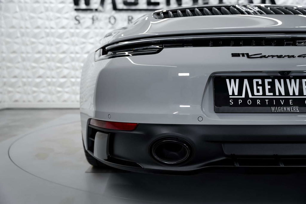 Porsche 992 Carrera 4 GTS