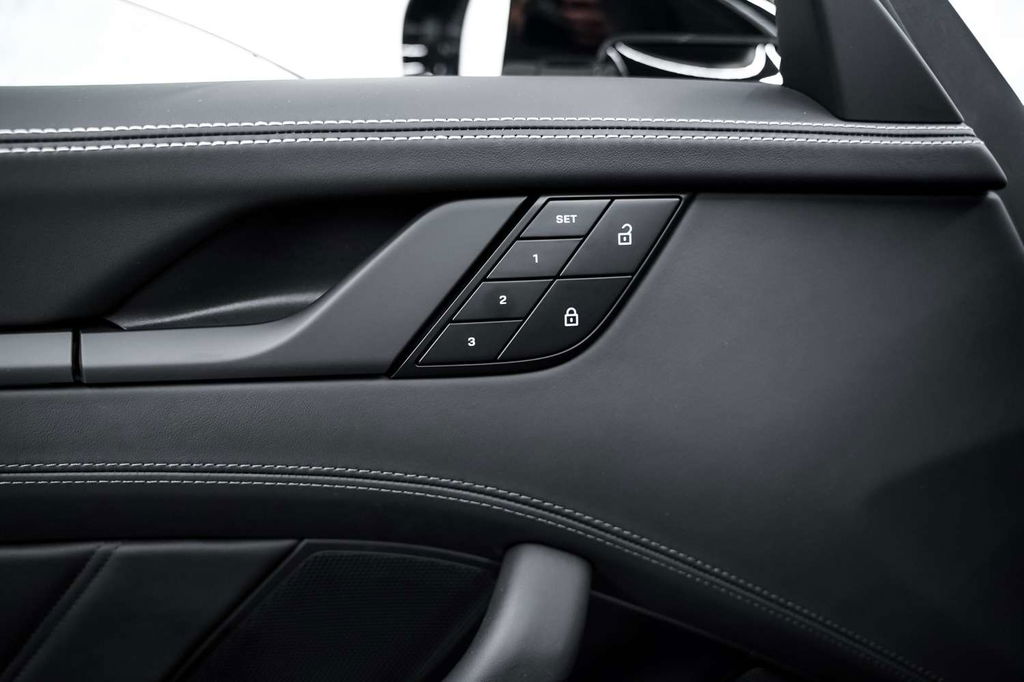 Porsche 992 Carrera 4 GTS