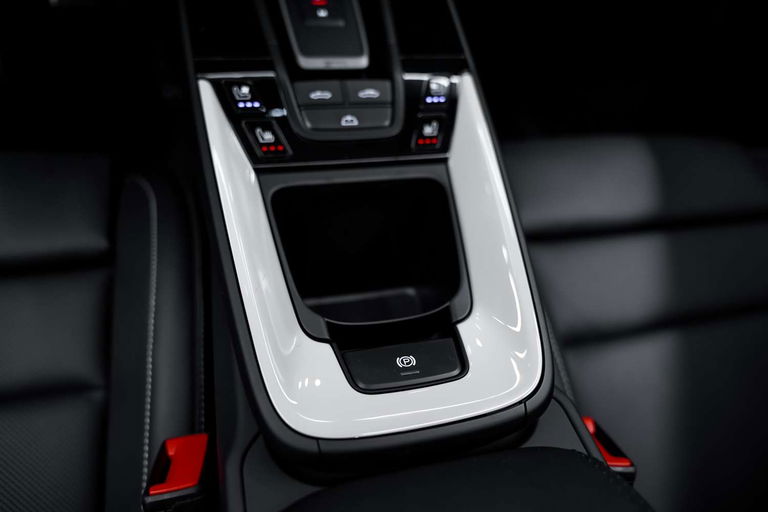 Porsche 992 Carrera 4 GTS