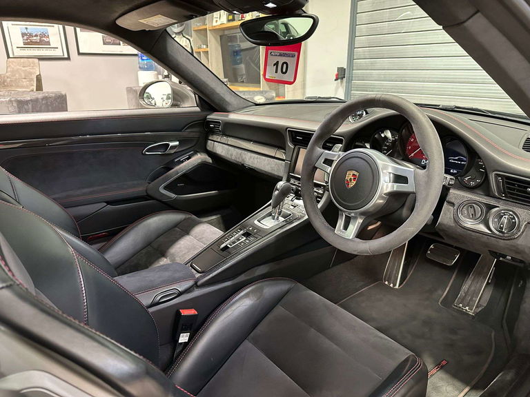 Porsche 991 Carrera GTS