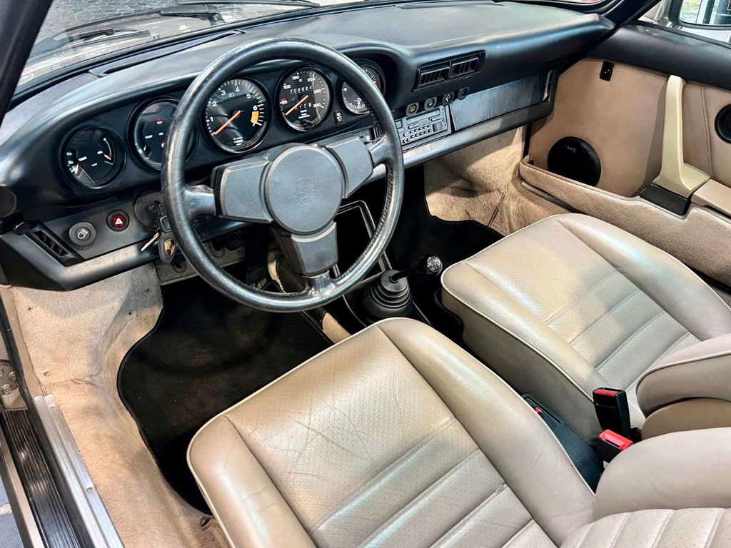 Porsche 911 Carrera 3.2