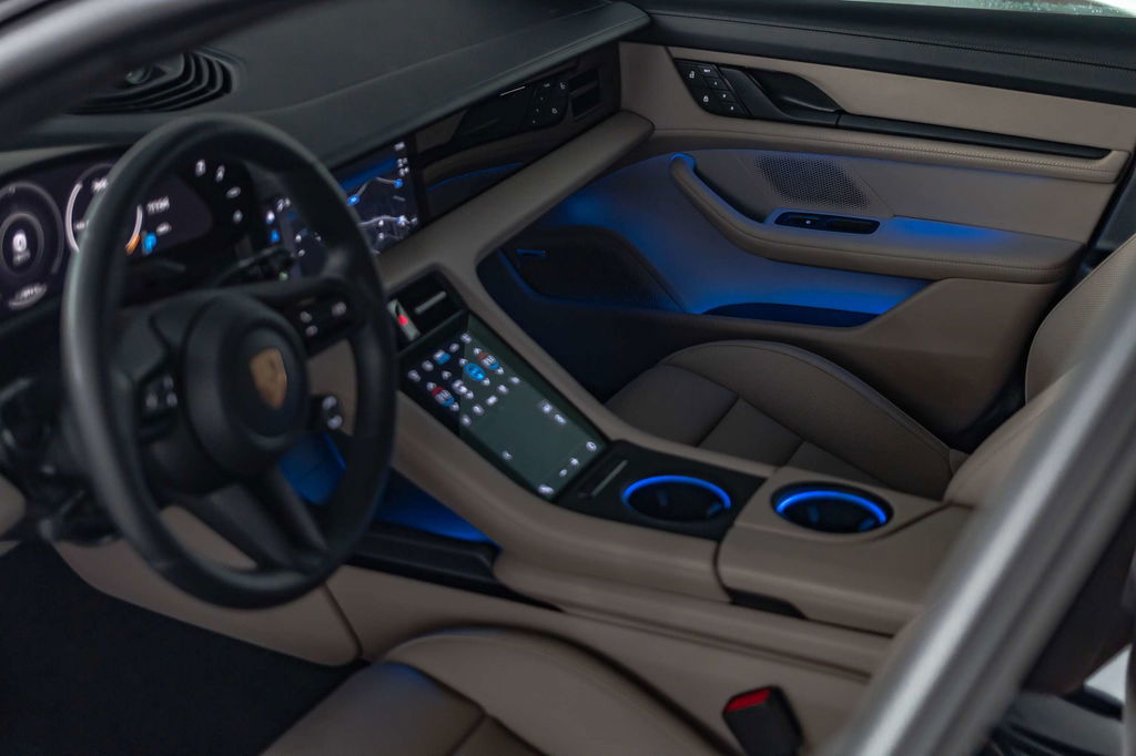 Porsche Taycan 4 Cross Turismo