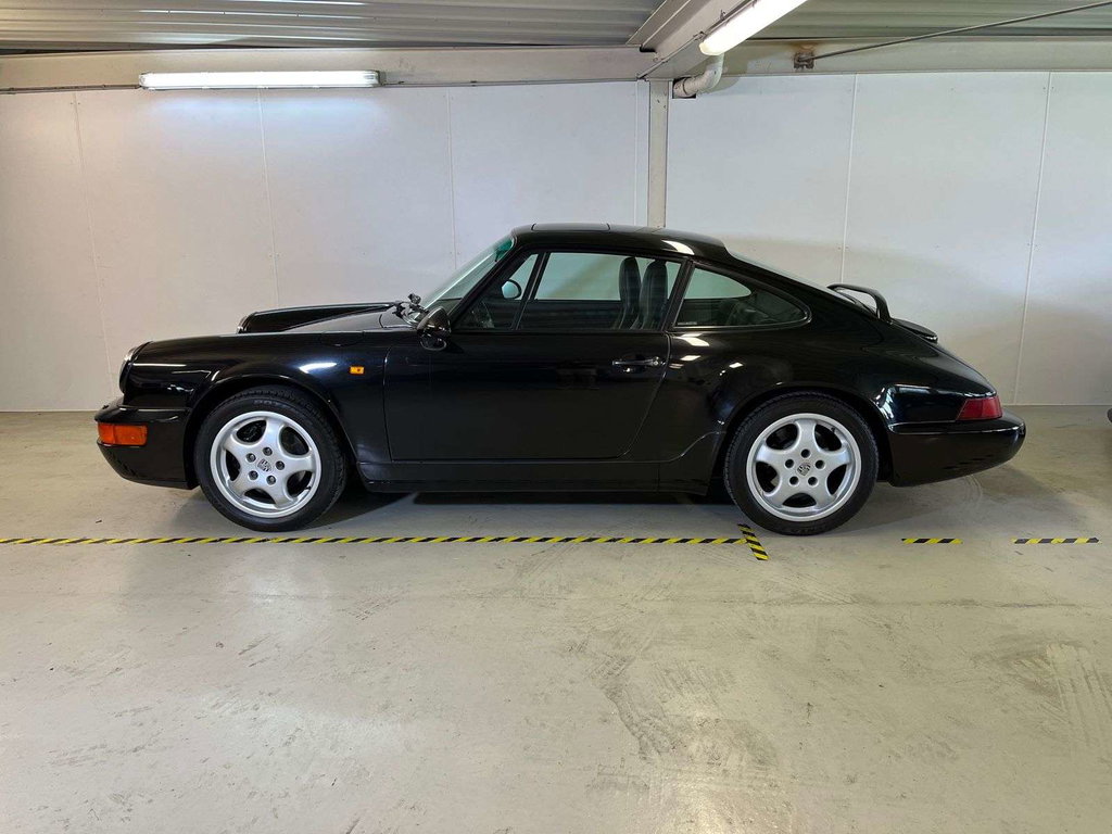 Porsche 964 Carrera 4 Coupe in Schwarzmetallic