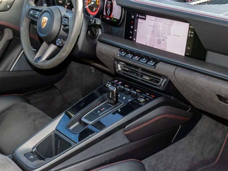 Porsche 992 Carrera GTS