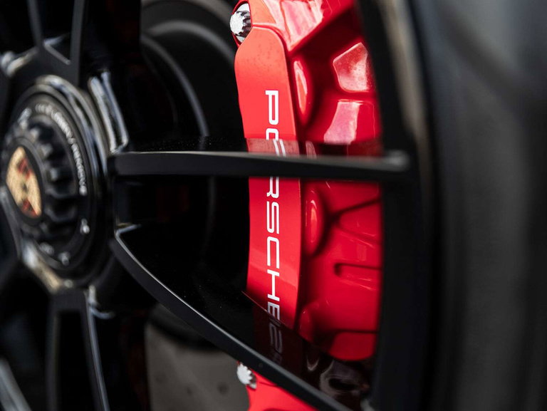 Porsche 992 Carrera 4 GTS