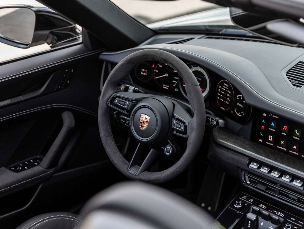 Porsche 992 Carrera 4 GTS