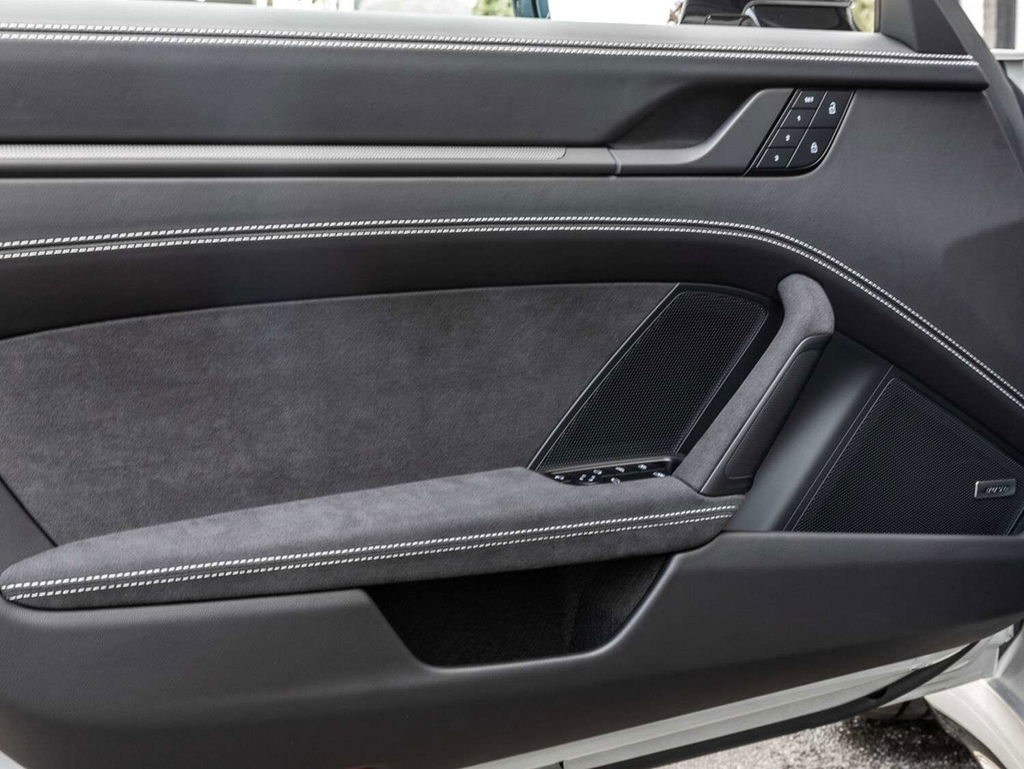 Porsche 992 Carrera 4 GTS