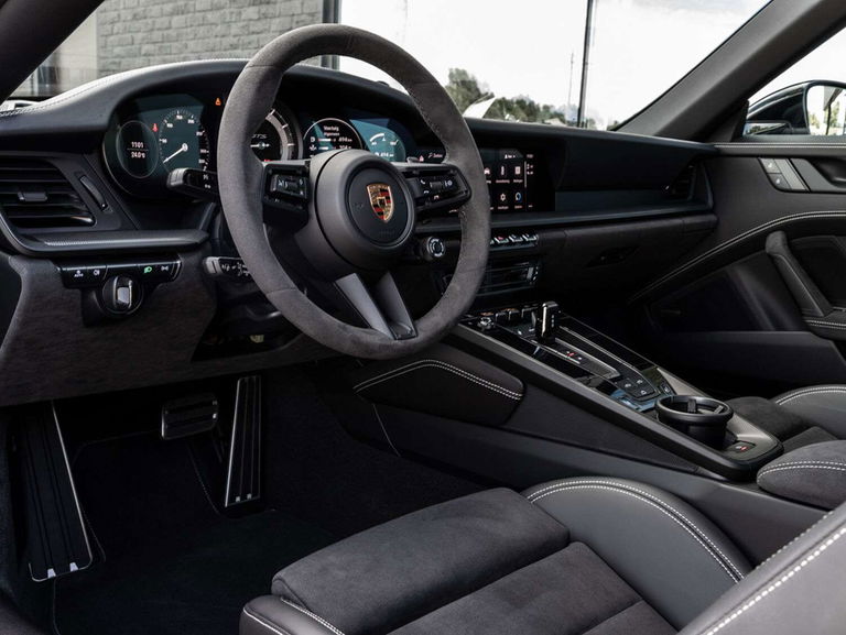 Porsche 992 Carrera 4 GTS