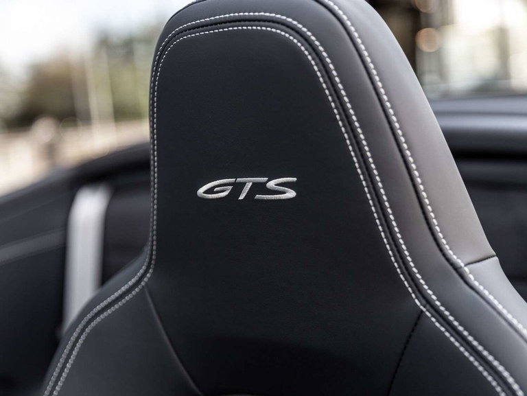 Porsche 992 Carrera 4 GTS