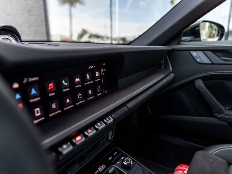 Porsche 992 Carrera 4 GTS