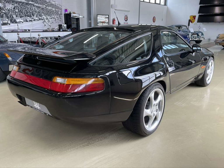 Porsche 928 GTS