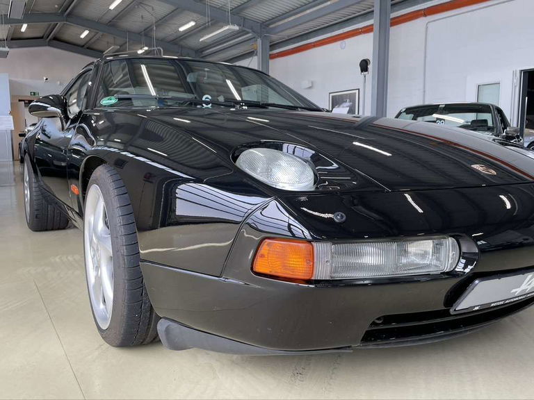 Porsche 928 GTS