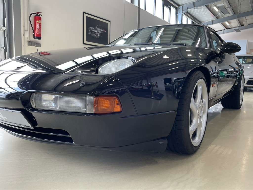 Porsche 928 GTS