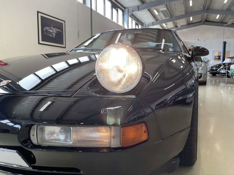 Porsche 928 GTS