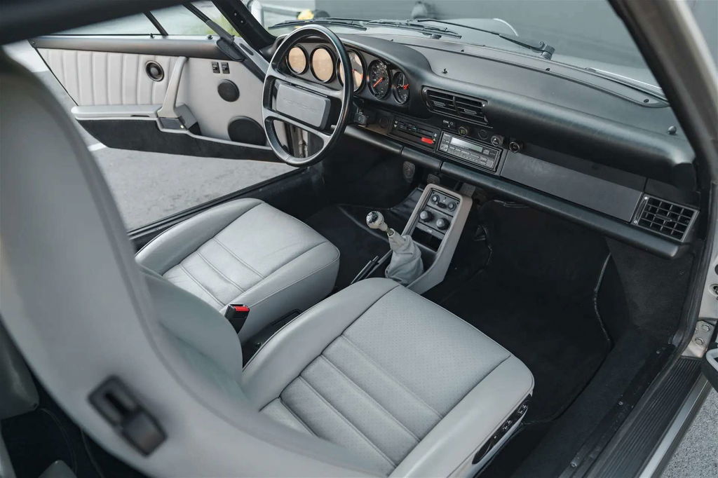 Porsche 911 Carrera 3.2