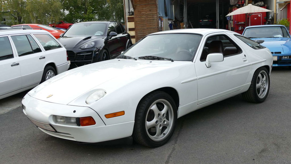 Porsche 928 S4