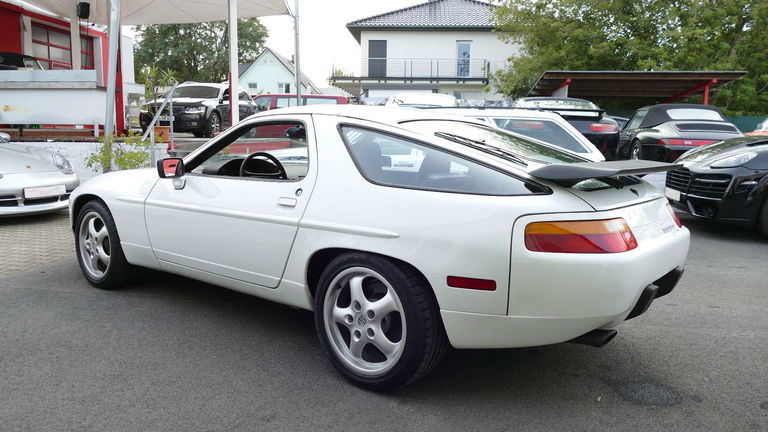 Porsche 928 S4