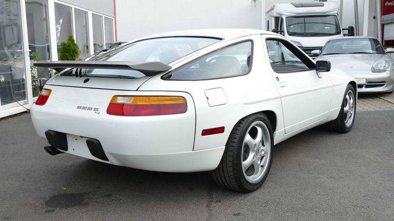 Porsche 928 S4
