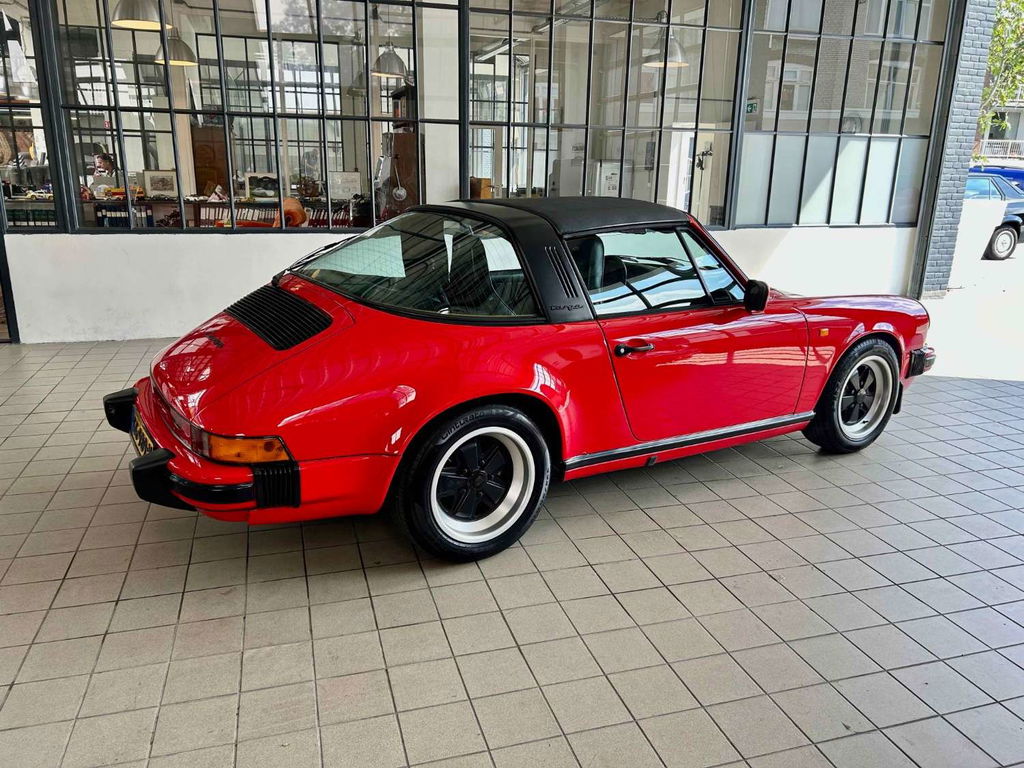 Porsche 911 Carrera 3.2 (US)