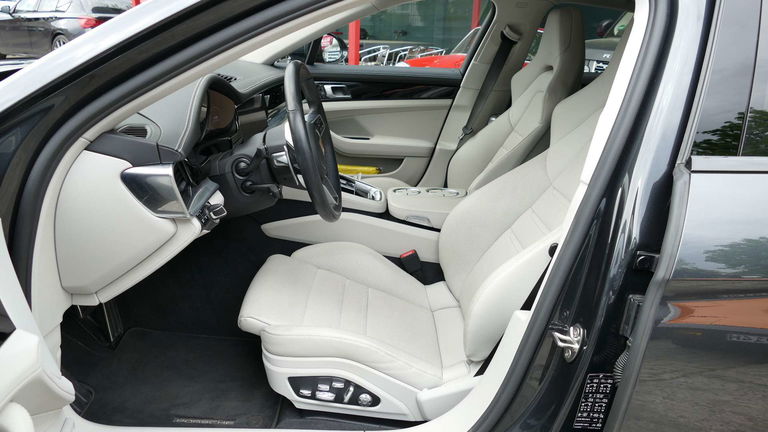 Porsche Panamera 4S
