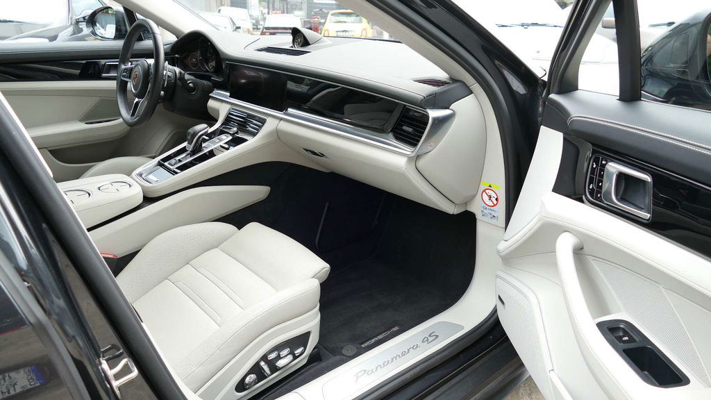 Porsche Panamera 4S