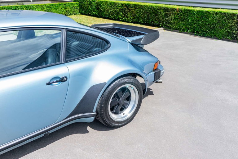Porsche 911 Turbo 3.3