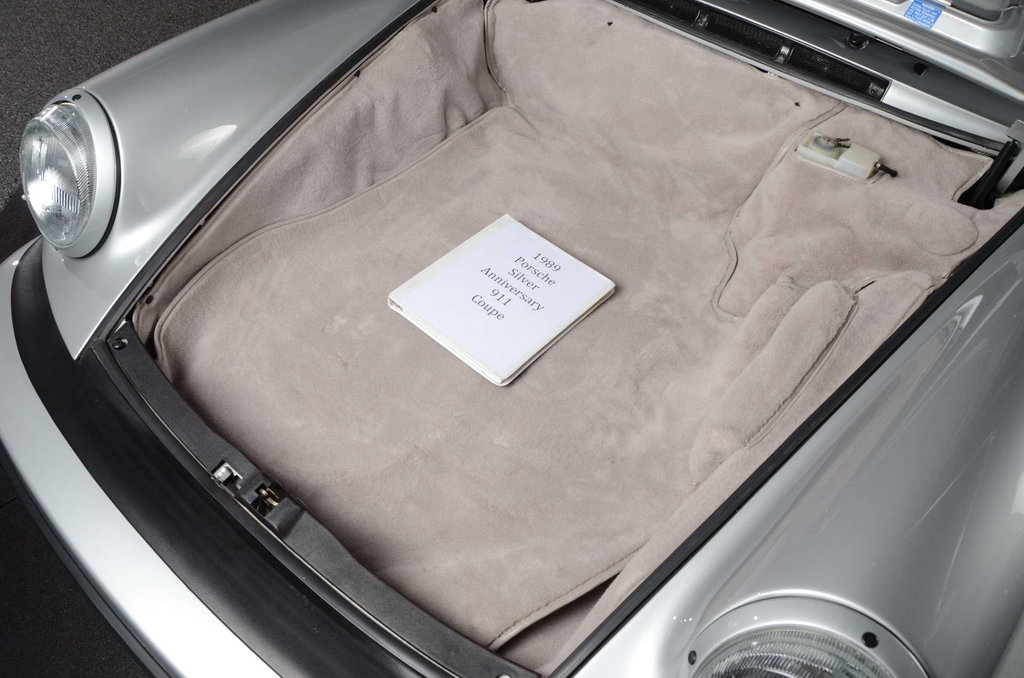 Porsche 911 Carrera 3.2 (US)