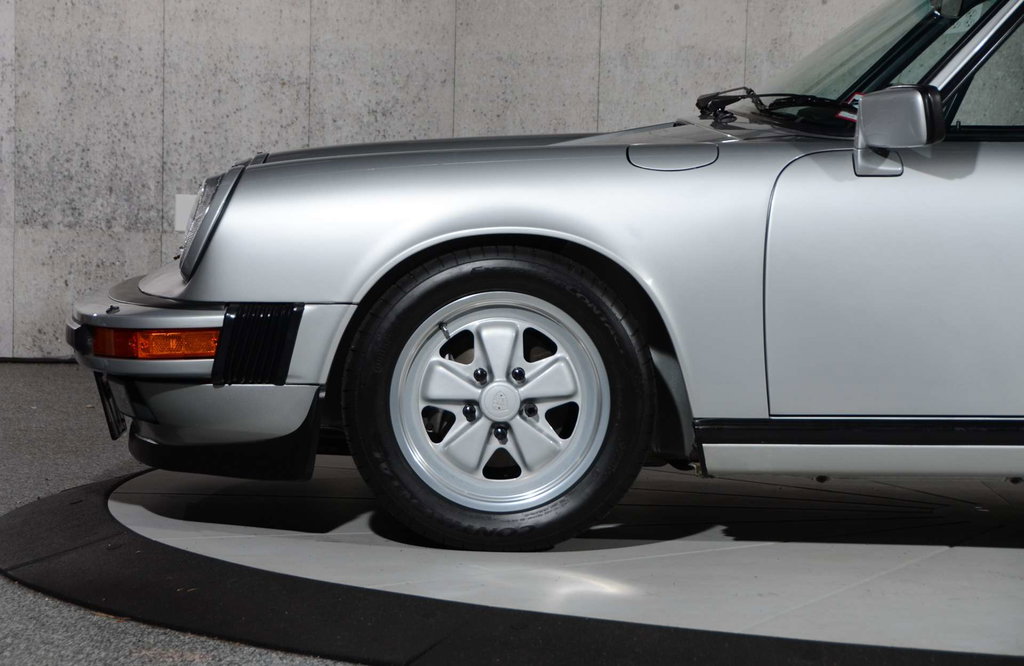 Porsche 911 Carrera 3.2 (US)
