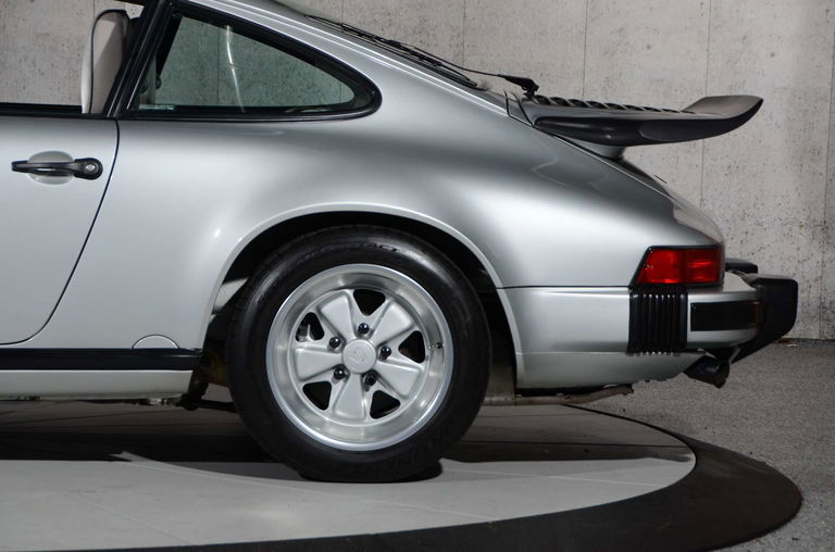 Porsche 911 Carrera 3.2 (US)