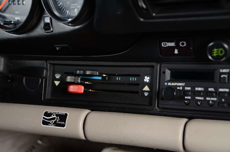 Porsche 911 Carrera 3.2 (US)