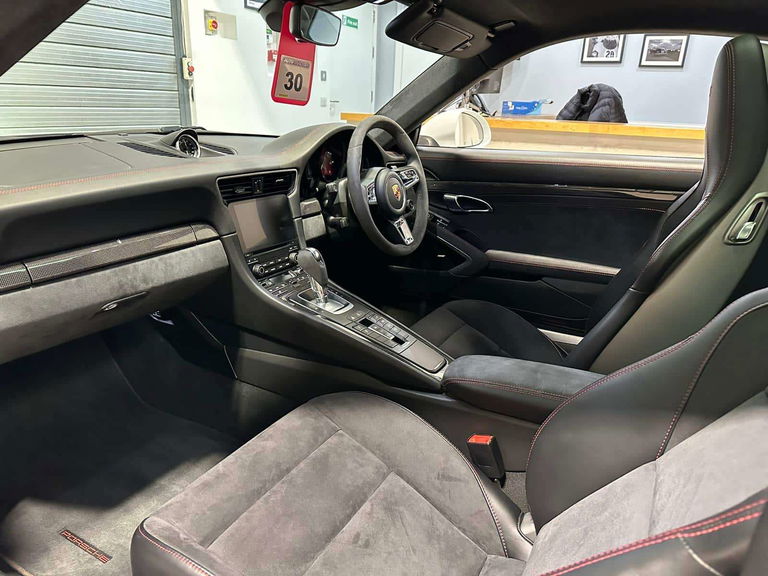 Porsche 991.2 Carrera GTS