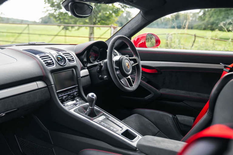 Porsche 981 Cayman GT4