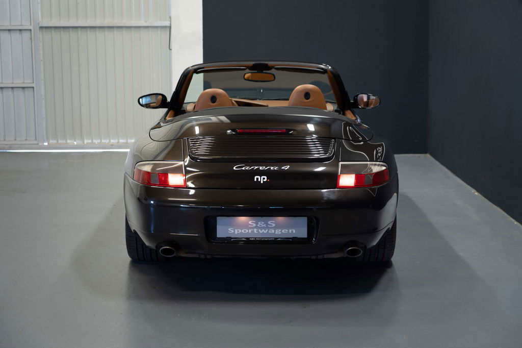 Porsche 996 Carrera 4