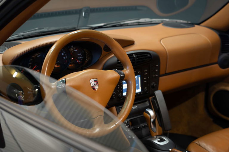 Porsche 996 Carrera 4