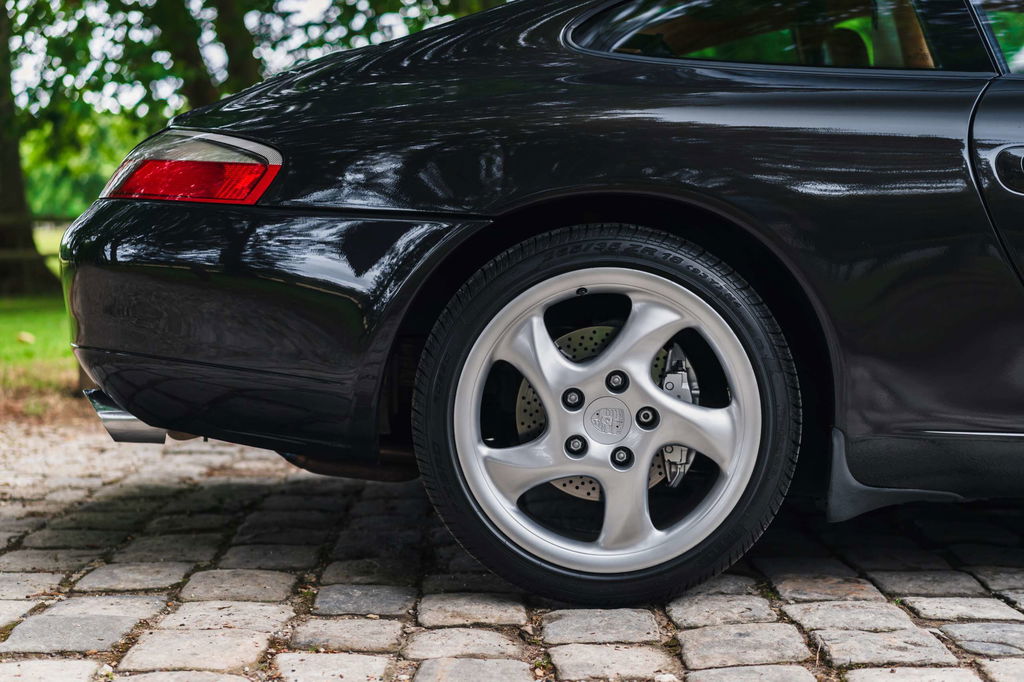 Porsche 996 Carrera 4 Millennium Edition