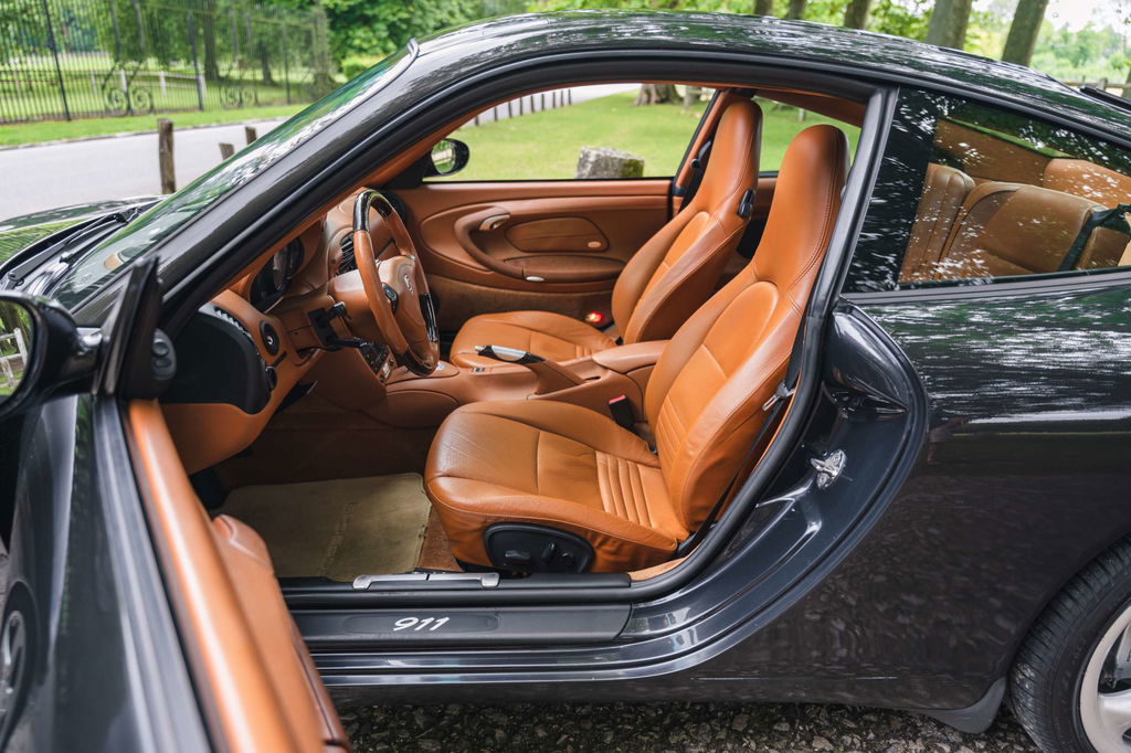 Porsche 996 Carrera 4 Millennium Edition