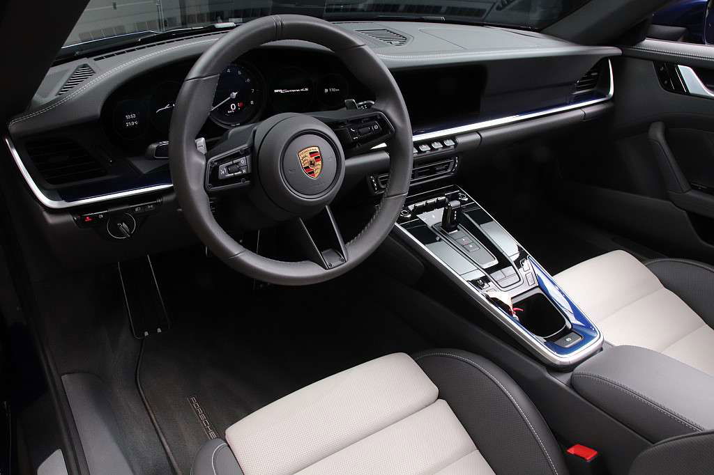 Porsche 992 Carrera 4S