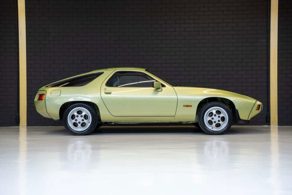 Porsche 928