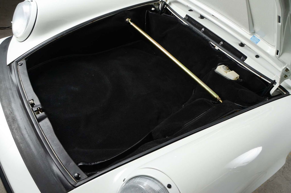 Porsche 911 Carrera 3.2 (US)