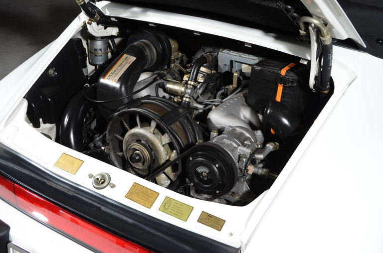 Porsche 911 Carrera 3.2 (US)