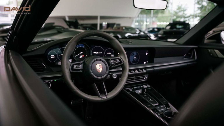 Porsche 992 Carrera