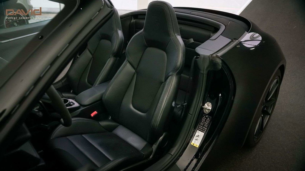 Porsche 992 Carrera