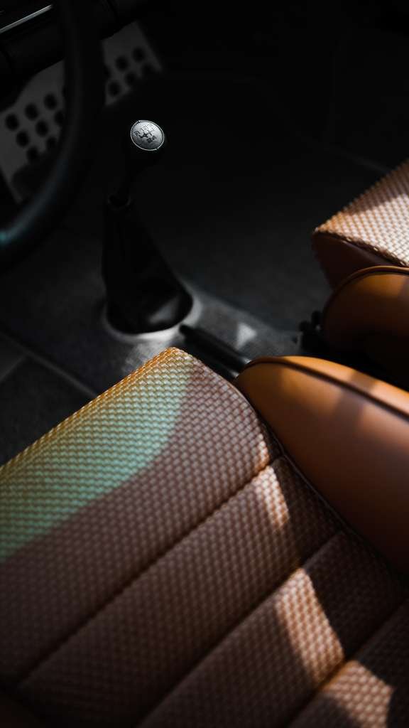 Vehicle Experts Outlaw Tiffany Porsche seat