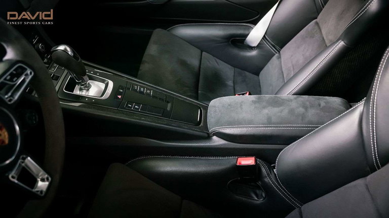 Porsche 991.2 Carrera GTS