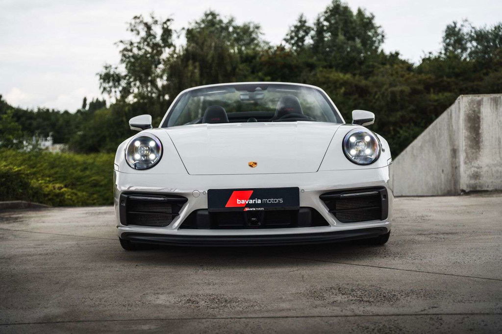 Porsche 992 Carrera 4 GTS