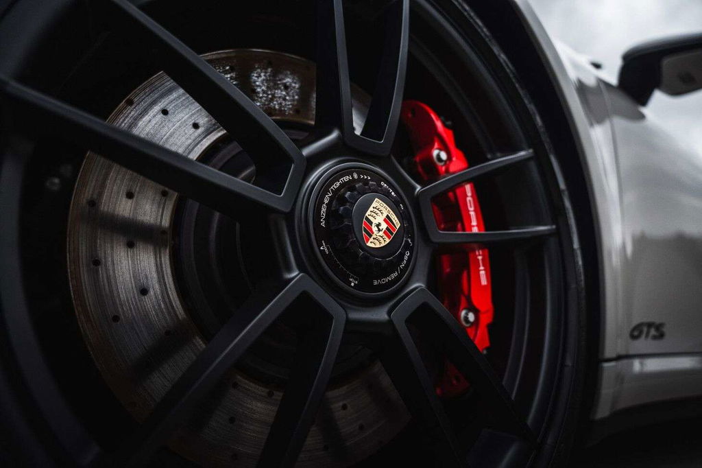 Porsche 992 Carrera 4 GTS