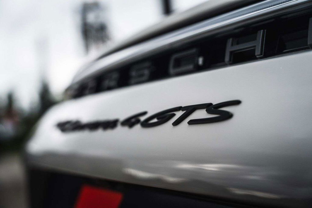 Porsche 992 Carrera 4 GTS